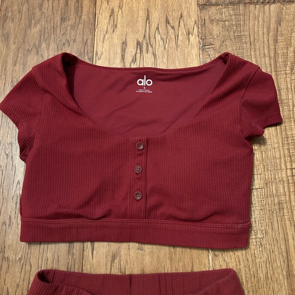 ALO yoga set in cranberry - Picture 2 of 3